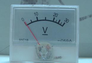 공급 직류 전압 축전지차 차저 시계의 전압 측정 계기