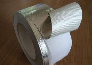 Une bande de feuille d'aluminium de 5 cm de tissu de fibre de verre résistant à la déchirure à haute température de bande imperméable à l'eau et le tu